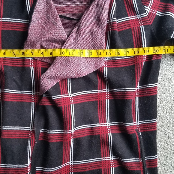Jones NY waterfall open front red and black plaid cardigan with pockets - Picture 11 of 13